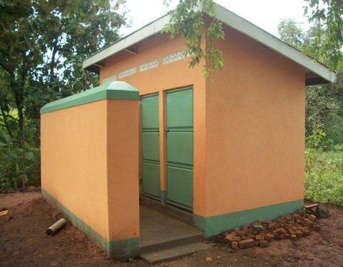 Nuove latrine nella scuola materna